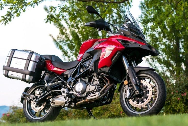 Benelli trk мотоцикл. БМВ s1000r. BMW s1000r 2018. BMW спортбайк s1000r. S1000r 2014.